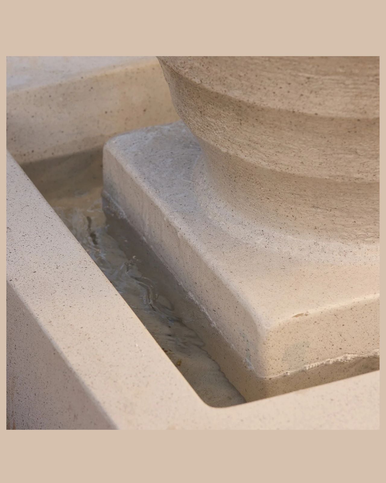 Onde Urn Sand Water Fountain with Base Reservoir