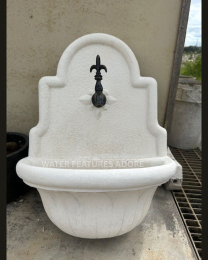 Eleganza - Concrete Limestone Wall Water Feature Kept In Backyard